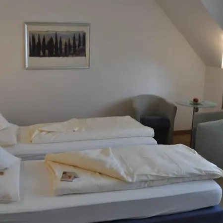 Akzent Wersetuerm'ken 3* مونستر