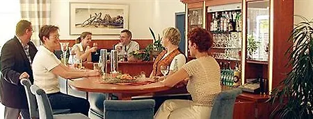 Akzent Wersetuerm'ken مونستر